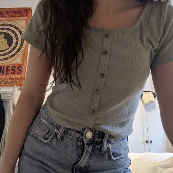 Square-Neck Short-Sleeve Buttoned Ribbed Top - Picture 4 of 4